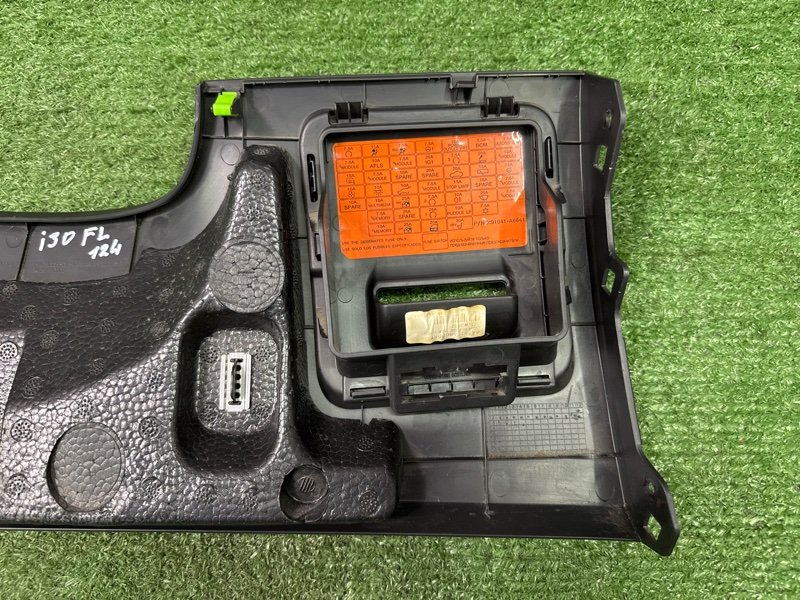 Накладка торпедо нижняя левая Hyundai i30 2013