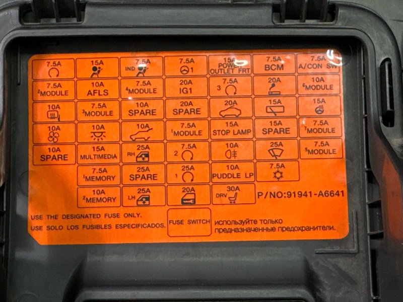 Накладка торпедо нижняя левая Hyundai i30 2013