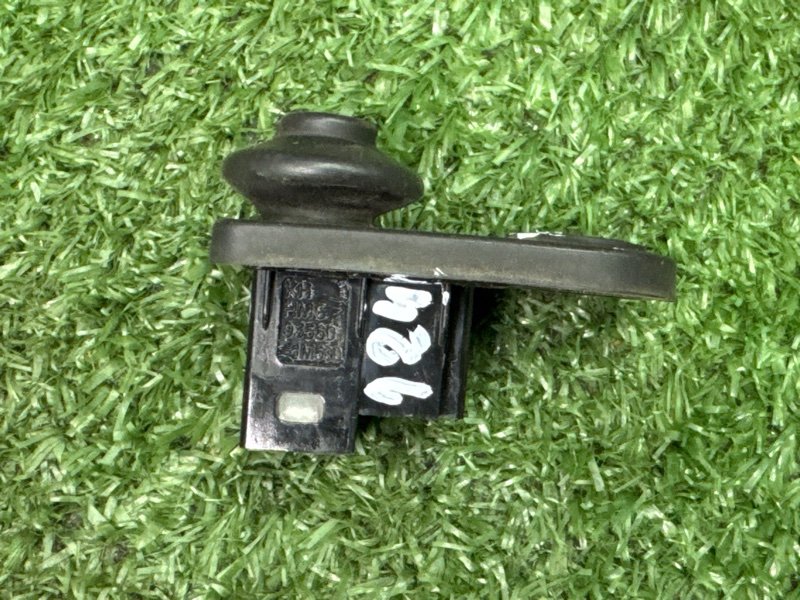 Концевик двери Hyundai i30 2013