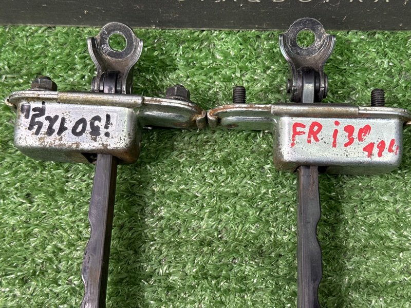 Ограничитель двери Hyundai i30 2013