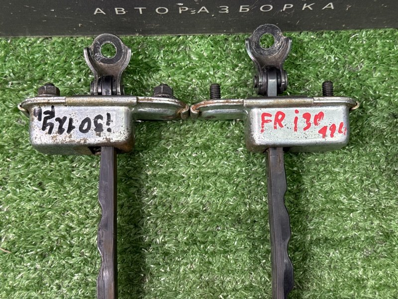 Ограничитель двери Hyundai i30 2013