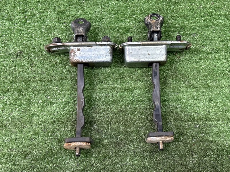 Ограничитель двери Hyundai i30 2013