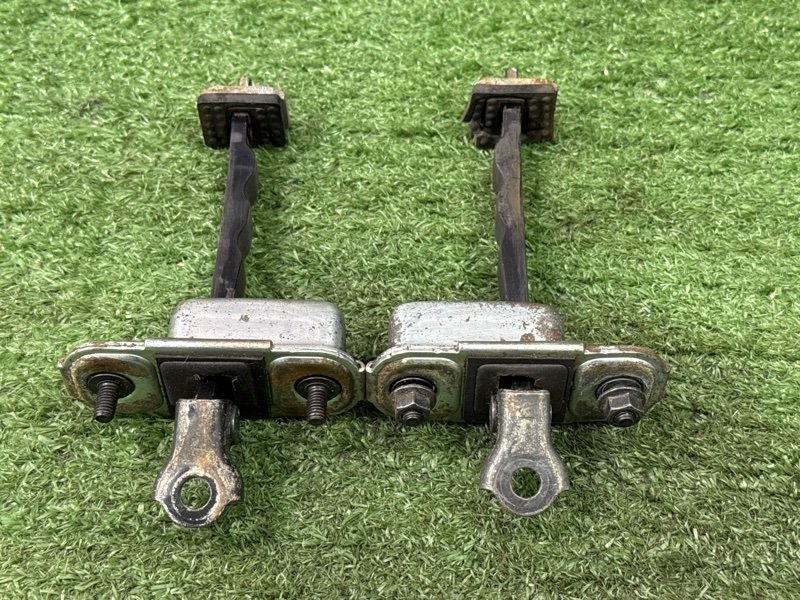 Ограничитель двери Hyundai i30 2013