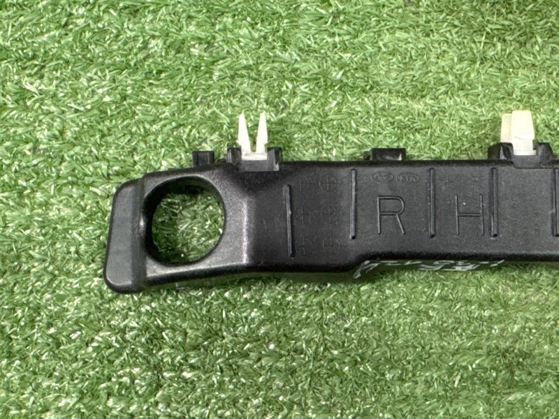 Кронштейн бампера Hyundai i30 2013