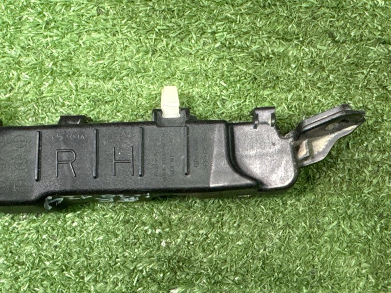 Кронштейн бампера Hyundai i30 2013