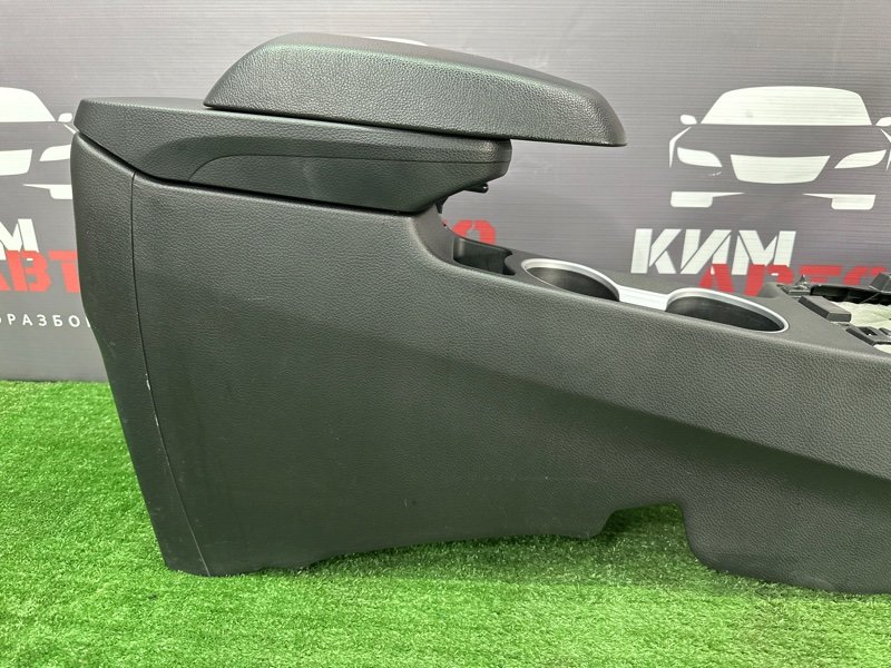 Центральная Консоль с подлокотником Hyundai i30 2013