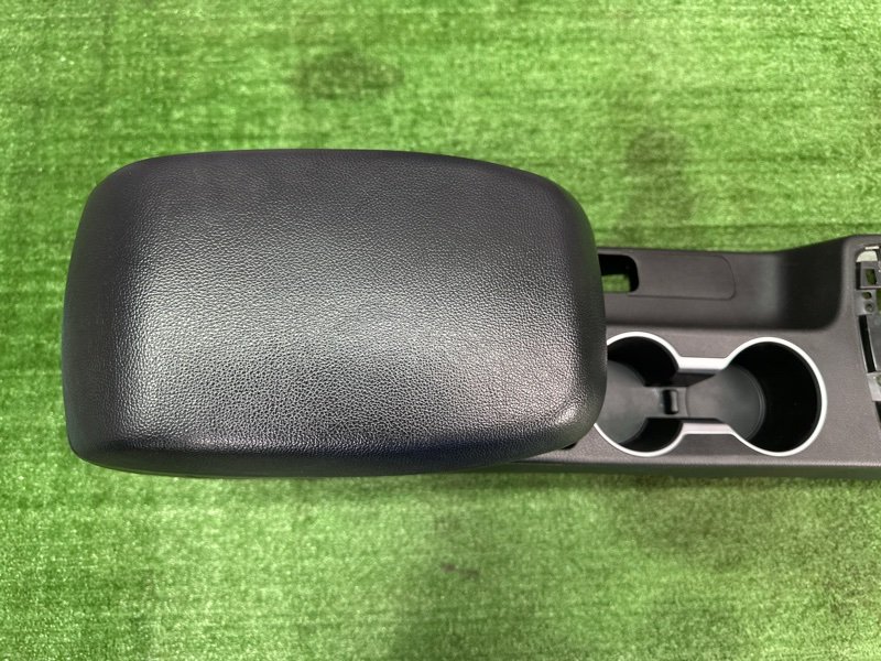 Центральная Консоль с подлокотником Hyundai i30 2013