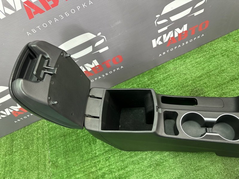 Центральная Консоль с подлокотником Hyundai i30 2013