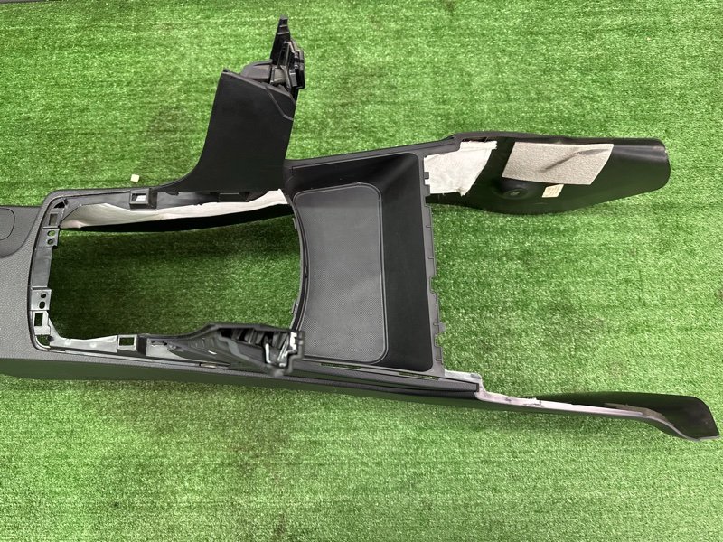 Центральная Консоль с подлокотником Hyundai i30 2013