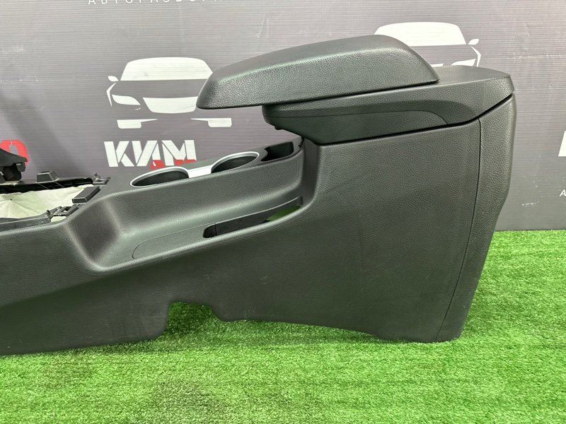 Центральная Консоль с подлокотником Hyundai i30 2013