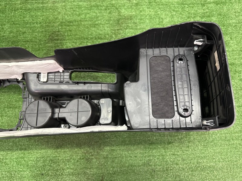 Центральная Консоль с подлокотником Hyundai i30 2013