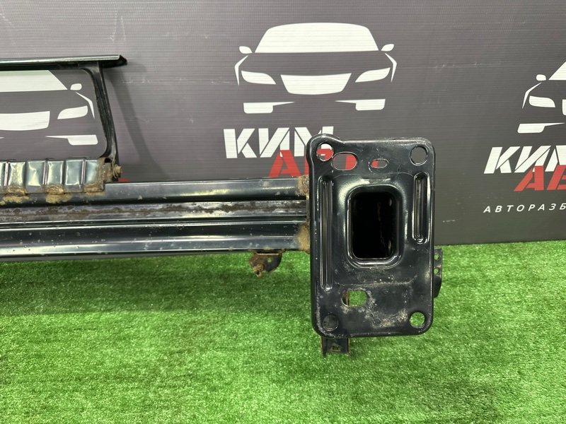 Усилитель бампера Hyundai i30 2013