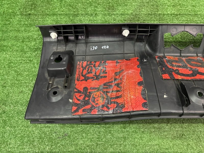 Накладка замка багажника Hyundai i30 2013