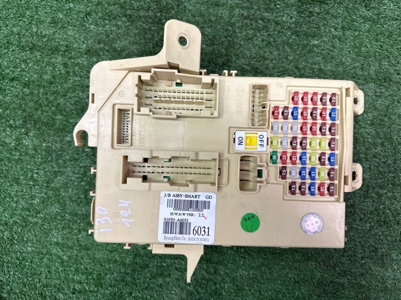 Блок предохранителей салонный Hyundai i30 2013