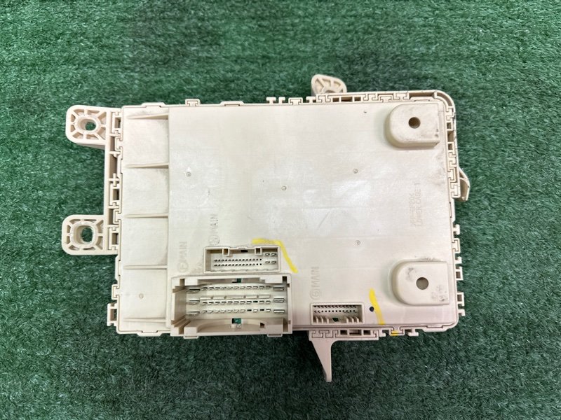 Блок предохранителей салонный Hyundai i30 2013