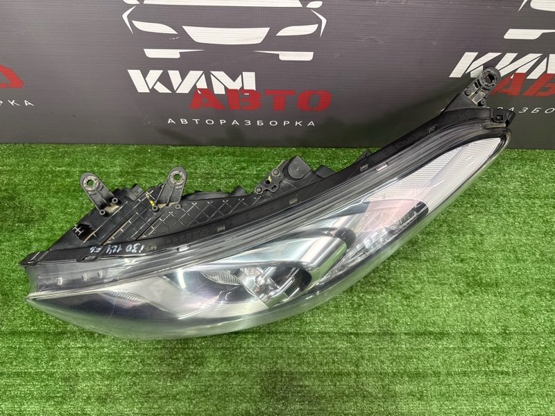 Фара Hyundai i30 2013