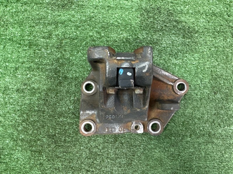 Кронштейн АКПП Hyundai i30 2013