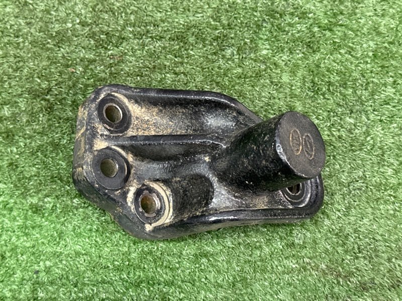 Кронштейн опоры двигателя Hyundai i30 2013