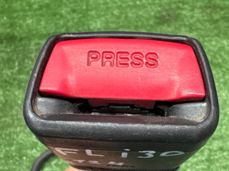 Замок ремня безопасности Hyundai i30 2013