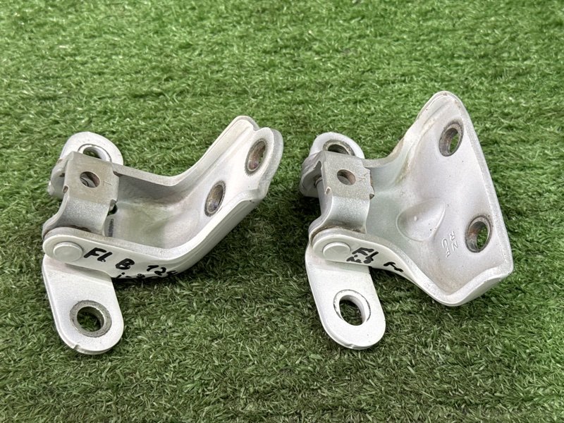 Петли двери Hyundai i30 2013