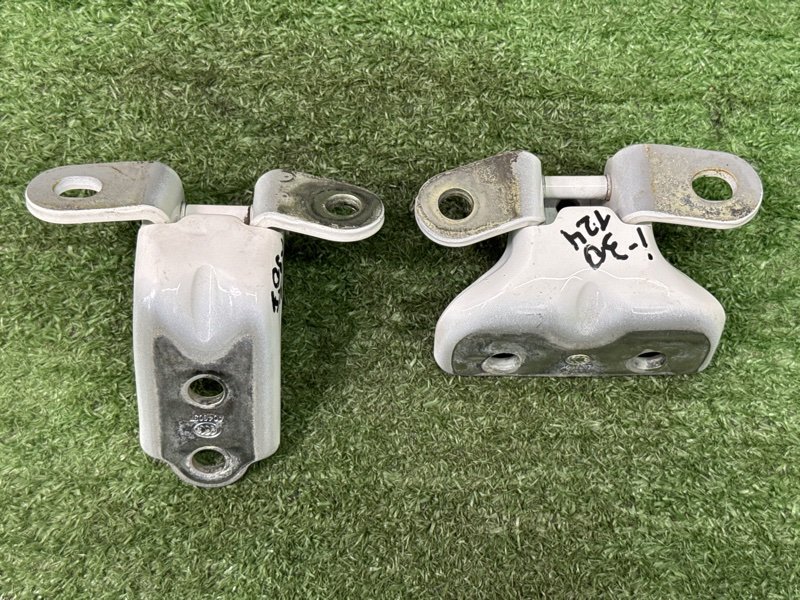 Петли двери Hyundai i30 2013