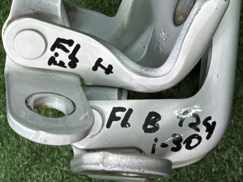 Петли двери Hyundai i30 2013