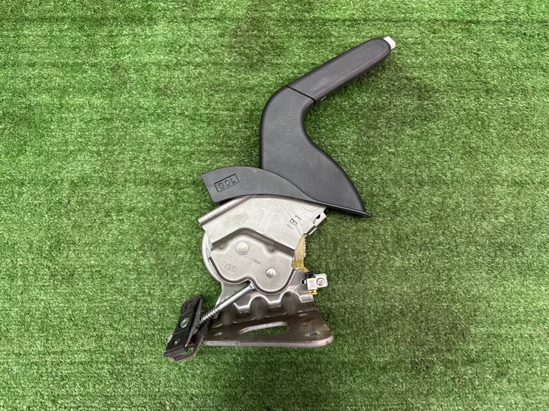 Рычаг стояночного тормоза (ручник) Hyundai i30 2013