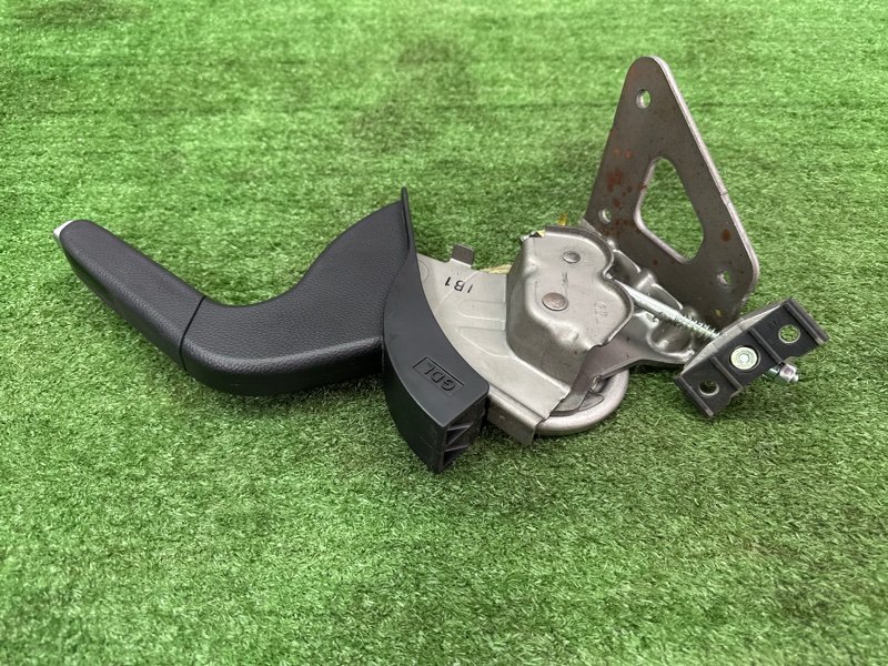 Рычаг стояночного тормоза (ручник) Hyundai i30 2013