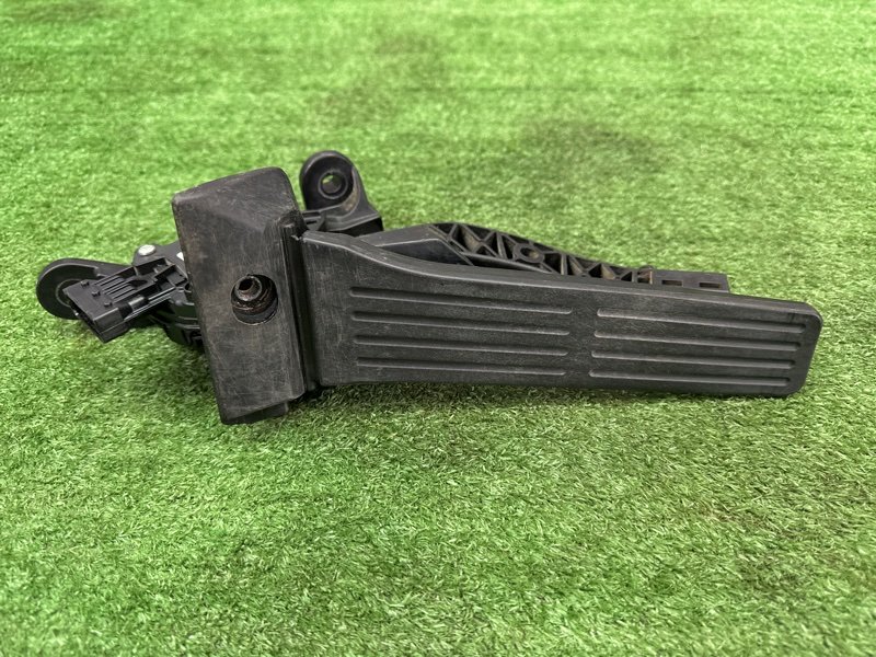 Педаль газа электронная Hyundai i30 2013