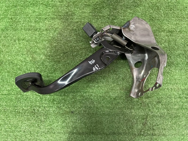 Педаль тормоза АКПП Hyundai i30 2013