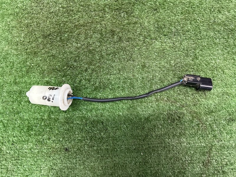 Датчик уровня бачка омывателя Hyundai i30 2013