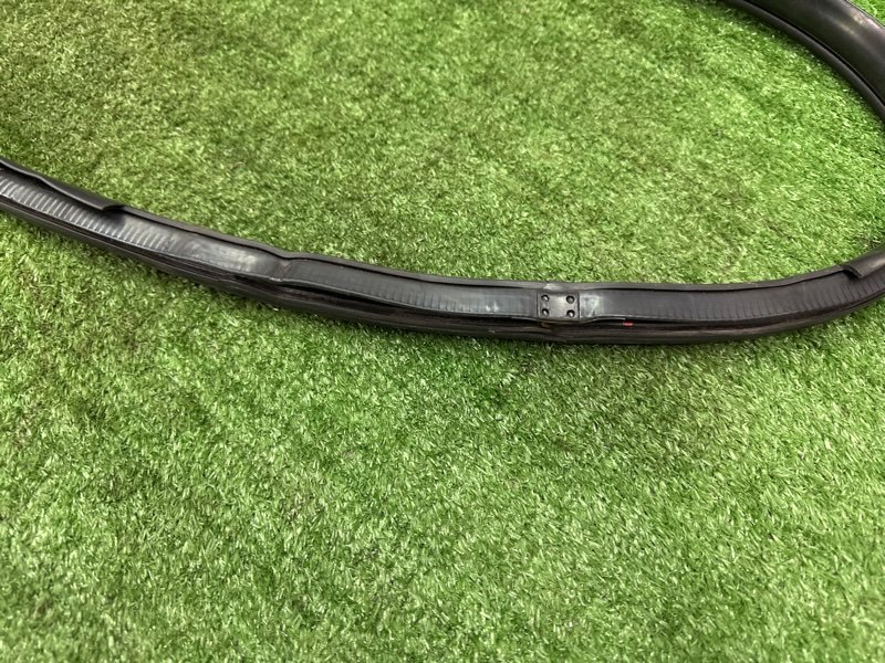 Уплотнитель проема двери Hyundai i30 2013