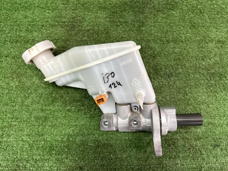 Главный тормозной цилиндр с бочком Hyundai i30 2013