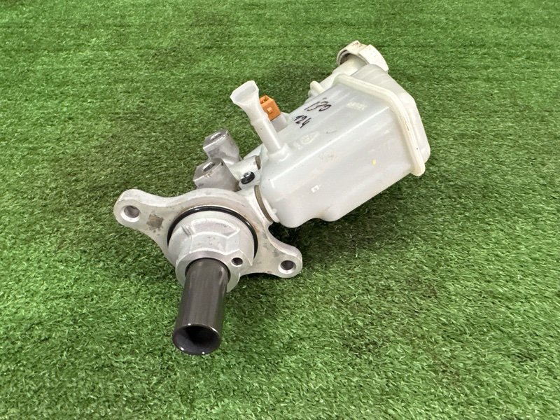 Главный тормозной цилиндр с бочком Hyundai i30 2013