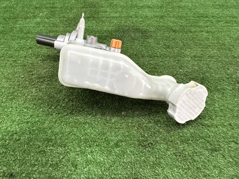 Главный тормозной цилиндр с бочком Hyundai i30 2013