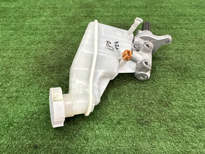 Главный тормозной цилиндр с бочком Hyundai i30 2013