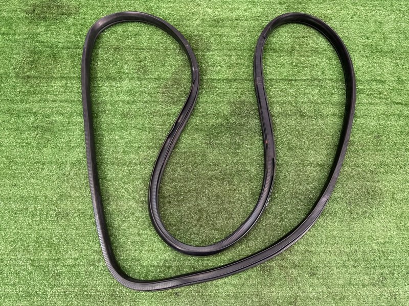 Уплотнитель проема двери Hyundai i30 2013