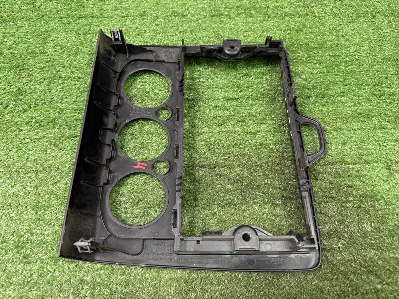 Рамка магнитолы Ford Focus 2