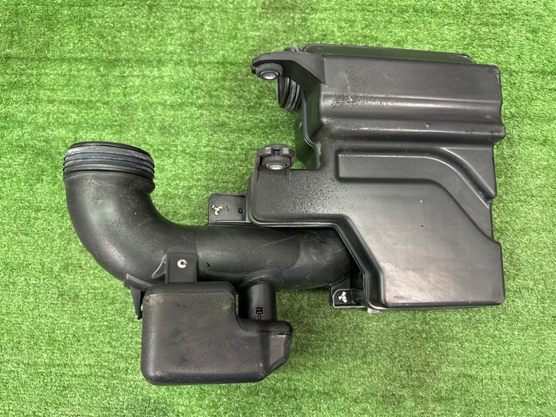 Резонатор воздушного фильтра Hyundai i30 2013