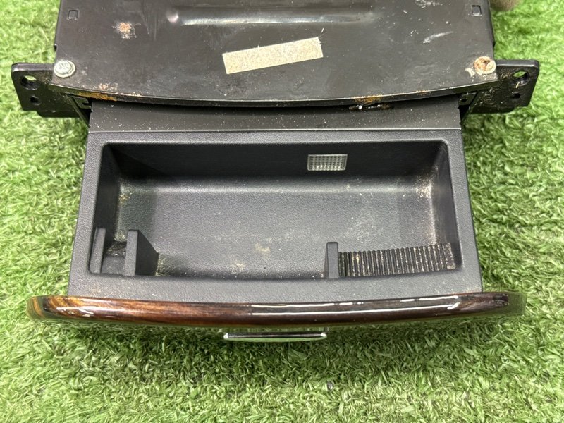 Ящик передней консоли (пепельница) Hyundai Santa Fe