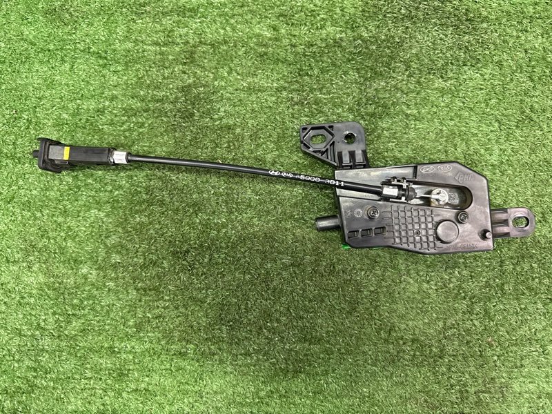 Активатор лючка бензобака Hyundai i30 2013