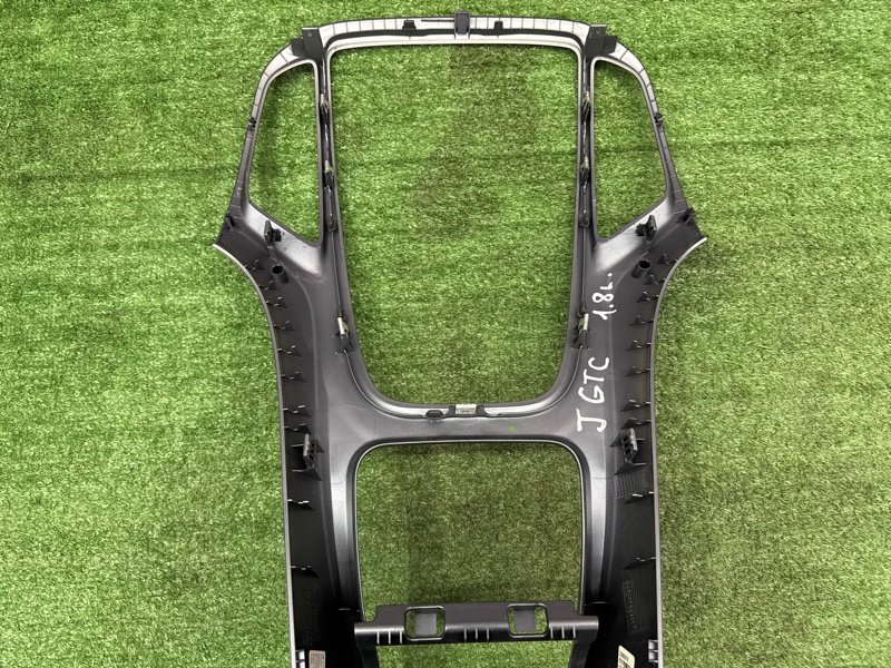 Накладка центральной консоли Opel Astra J