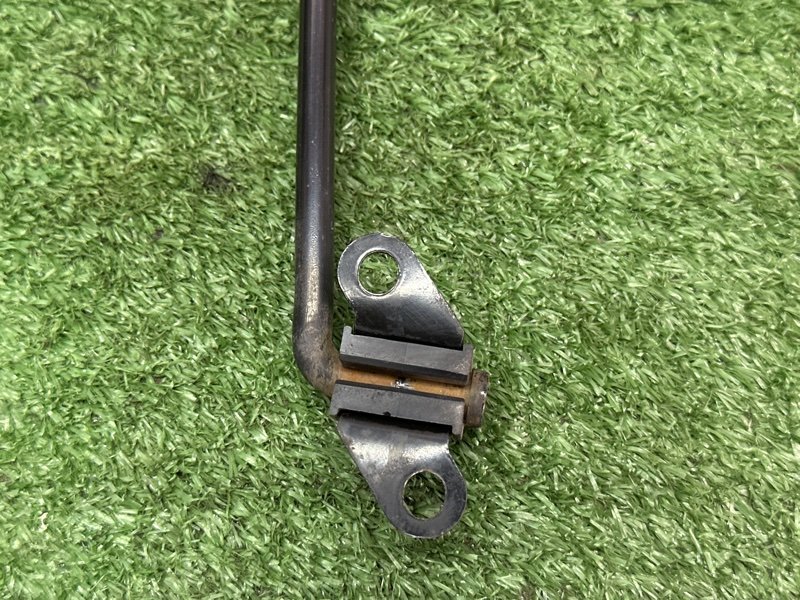 Упор капота Hyundai i30 2013