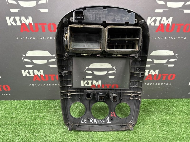 Рамка магнитолы с дефлекторами Kia Cerato 1