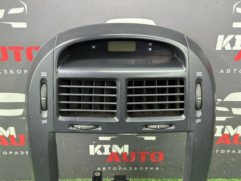 Рамка магнитолы с дефлекторами Kia Cerato 1