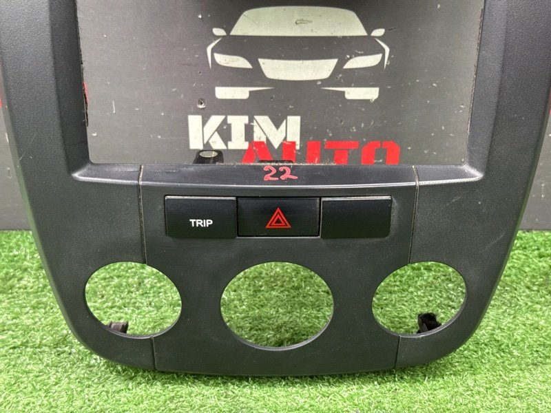 Рамка магнитолы с дефлекторами Kia Cerato 1