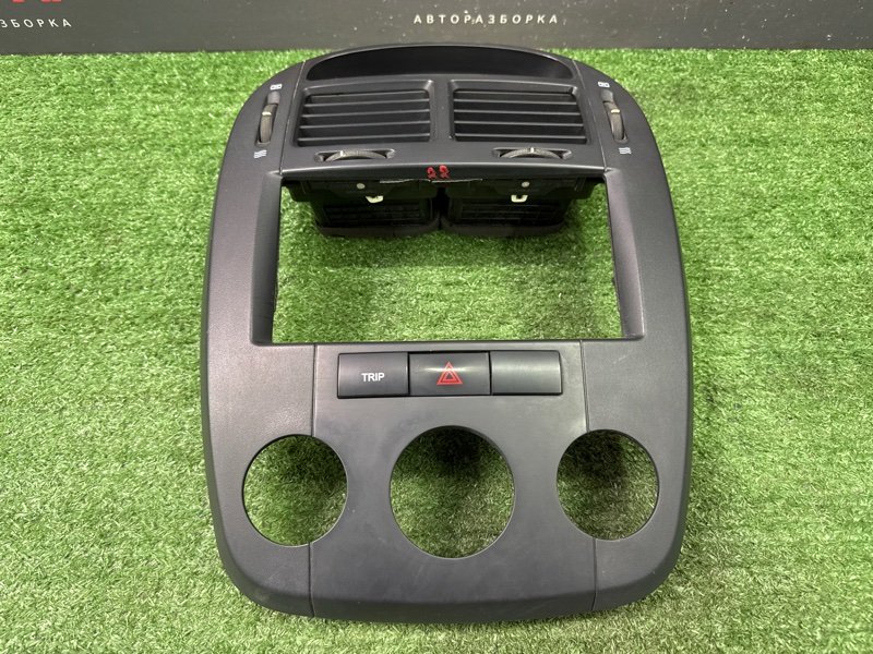 Рамка магнитолы с дефлекторами Kia Cerato 1