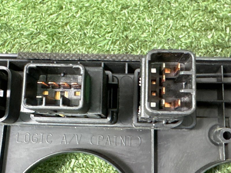 Рамка магнитолы с дефлекторами Kia Cerato 1