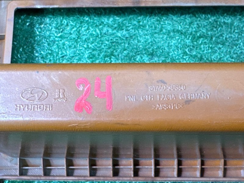 Рамка магнитолы с дефлекторами Hyundai Sonata 4