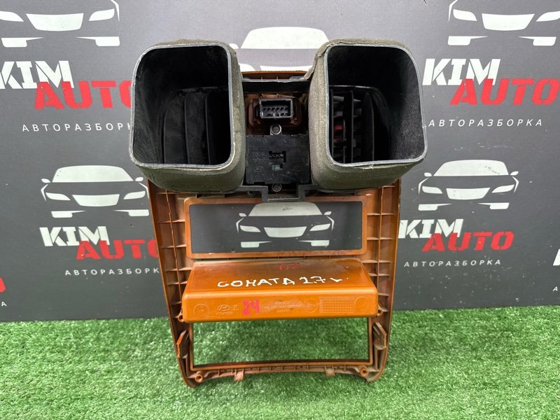 Рамка магнитолы с дефлекторами Hyundai Sonata 4